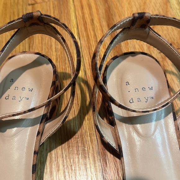 A New Day cheetah print sandals size 6.5 - Picture 6 of 7
